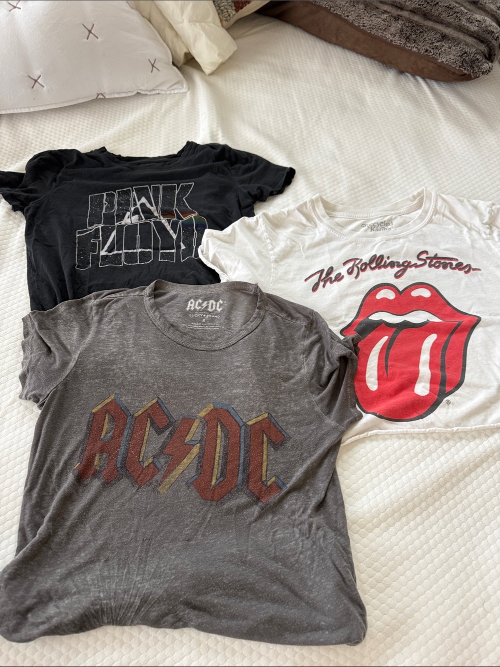 AC/DC Women's Gray Vintage Graphic Tee - Band Logo Short Sleeve